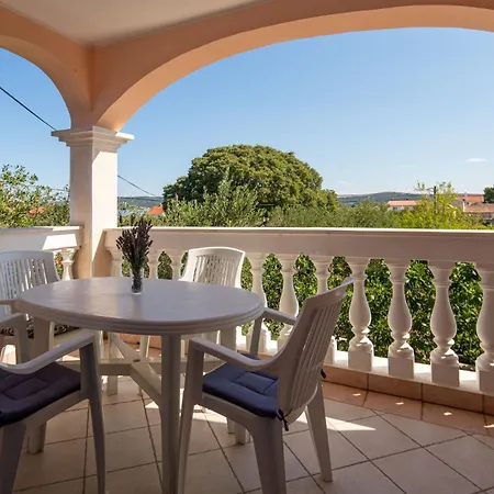 Oleander Apartment *