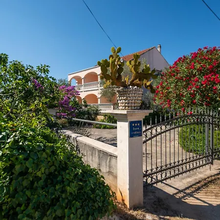 Apartment Oleander Pasman